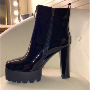 Size 13W Black Platform Boots